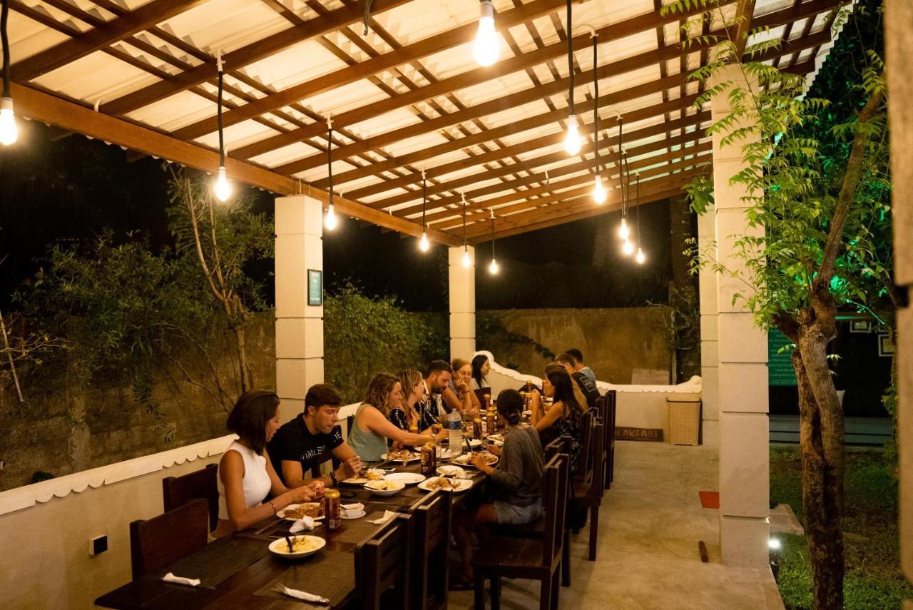 Plantation Surf Inn & Restaurant - Midigama Kelet Kültér fotó