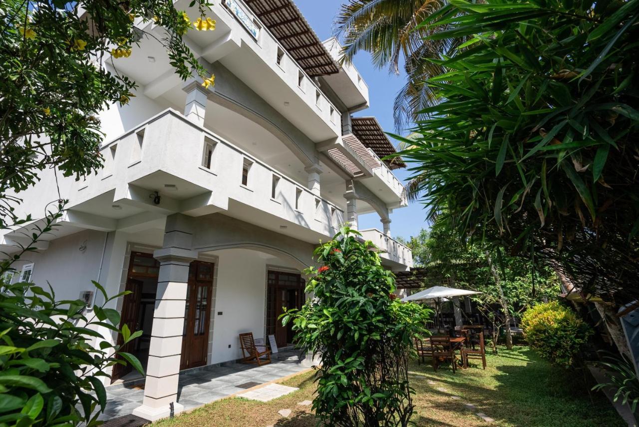 Plantation Surf Inn & Restaurant - Midigama Kelet Kültér fotó