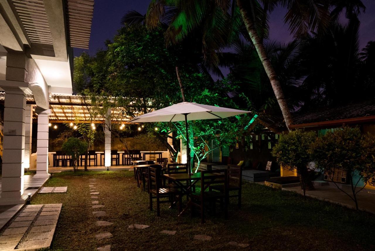 Plantation Surf Inn & Restaurant - Midigama Kelet Kültér fotó