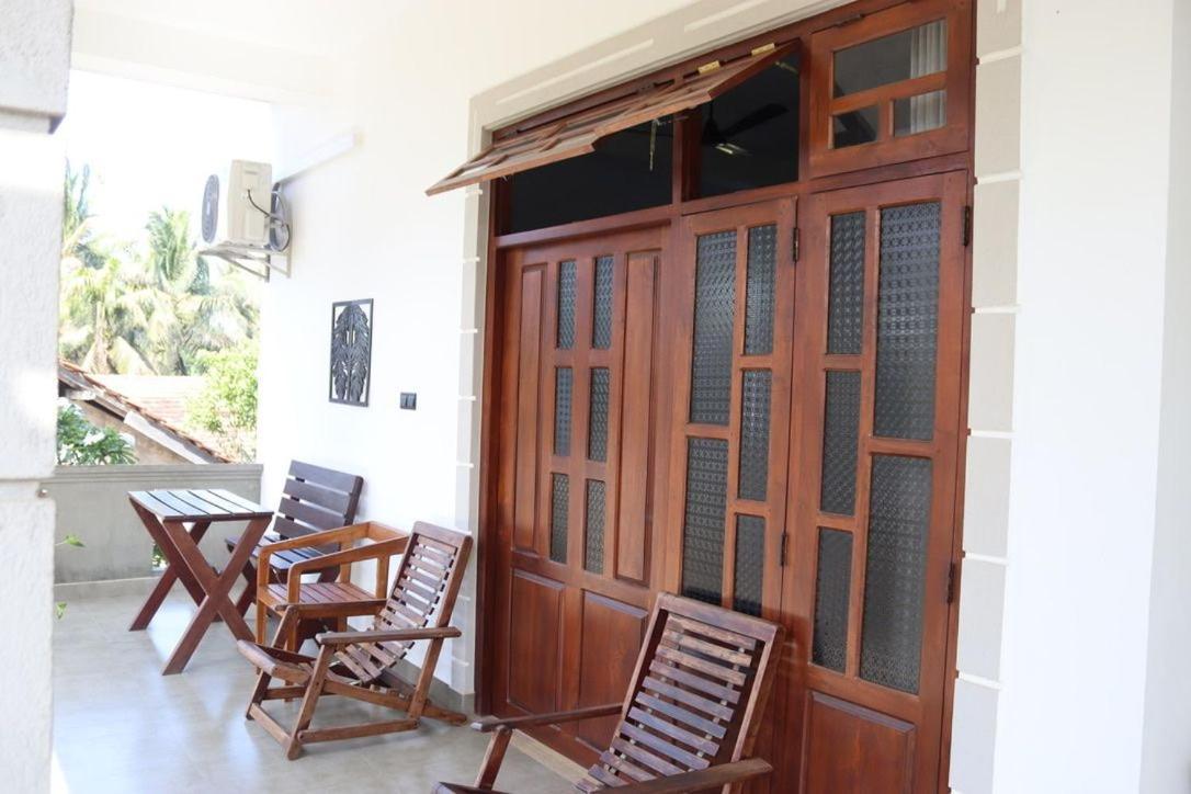 Plantation Surf Inn & Restaurant - Midigama Kelet Kültér fotó