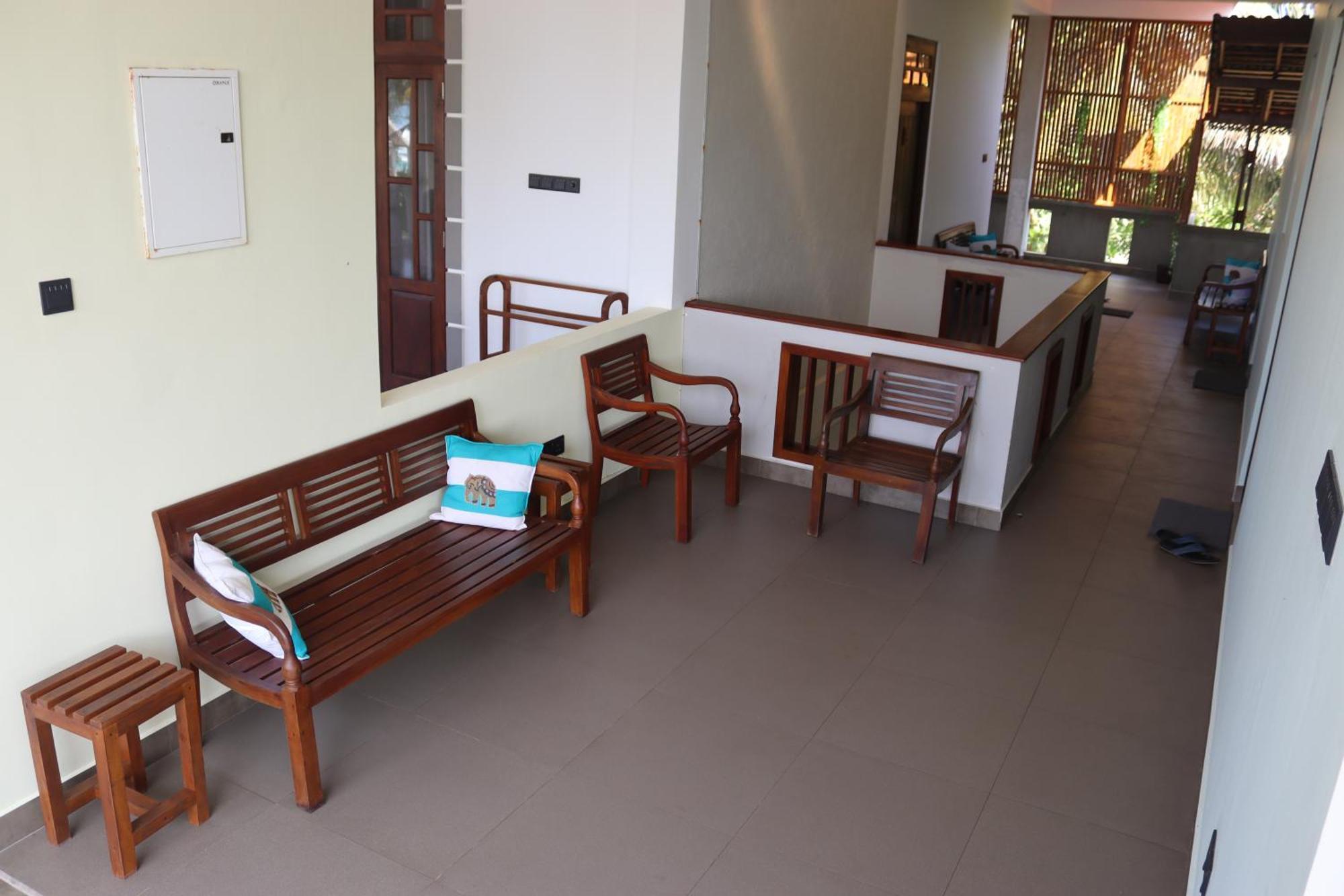 Plantation Surf Inn & Restaurant - Midigama Kelet Kültér fotó