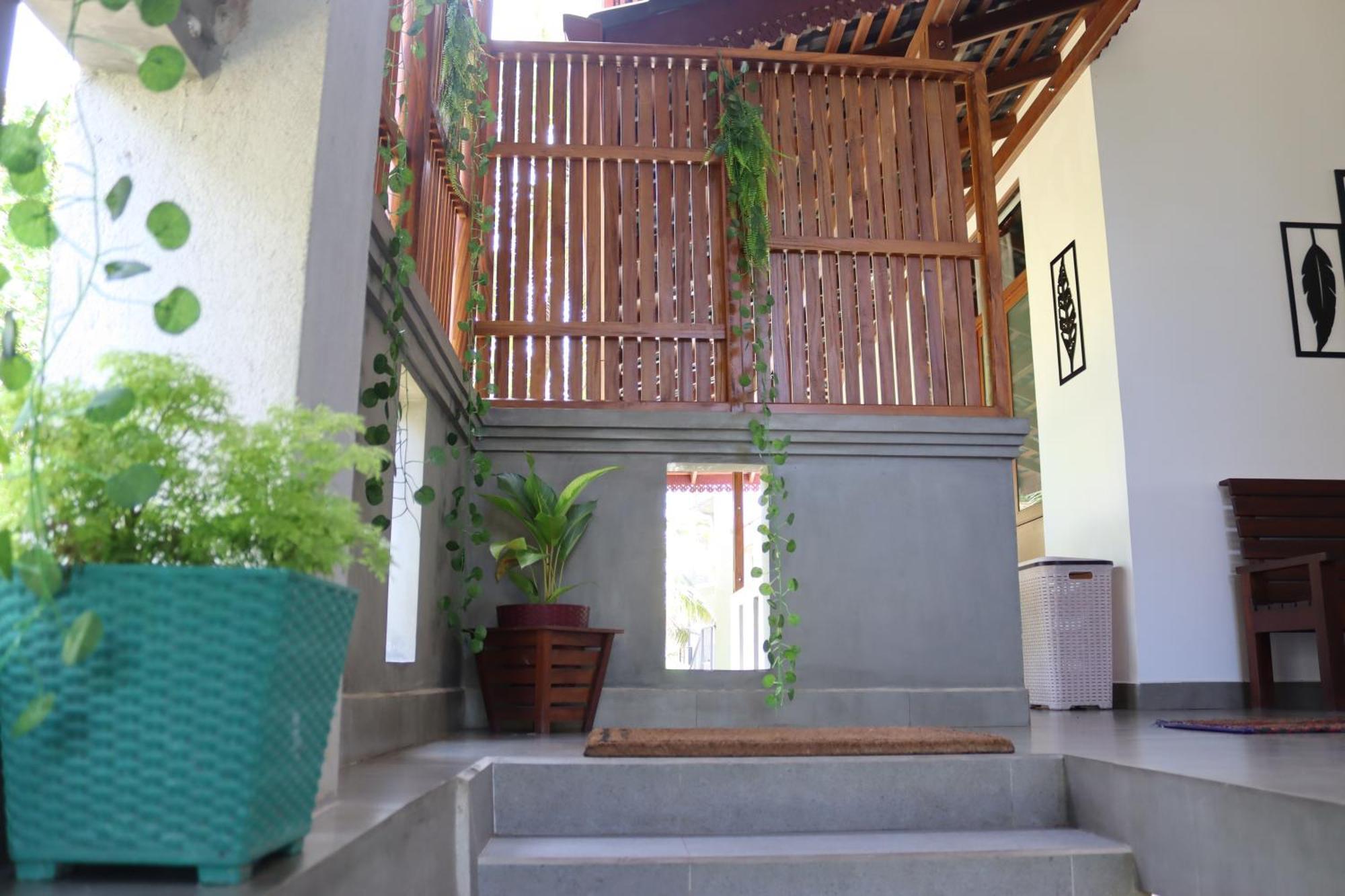 Plantation Surf Inn & Restaurant - Midigama Kelet Kültér fotó