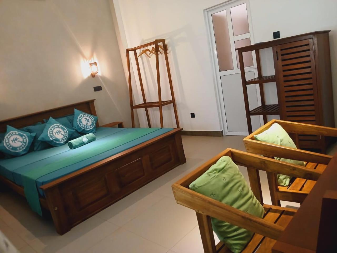Plantation Surf Inn & Restaurant - Midigama Kelet Kültér fotó