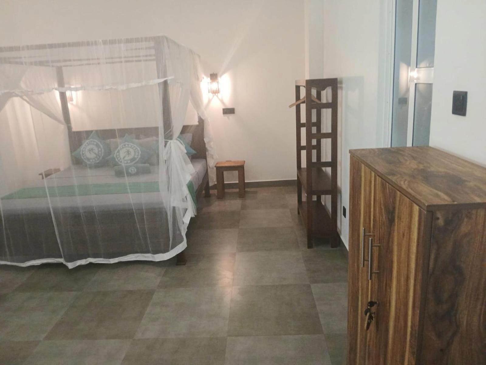 Plantation Surf Inn & Restaurant - Midigama Kelet Kültér fotó
