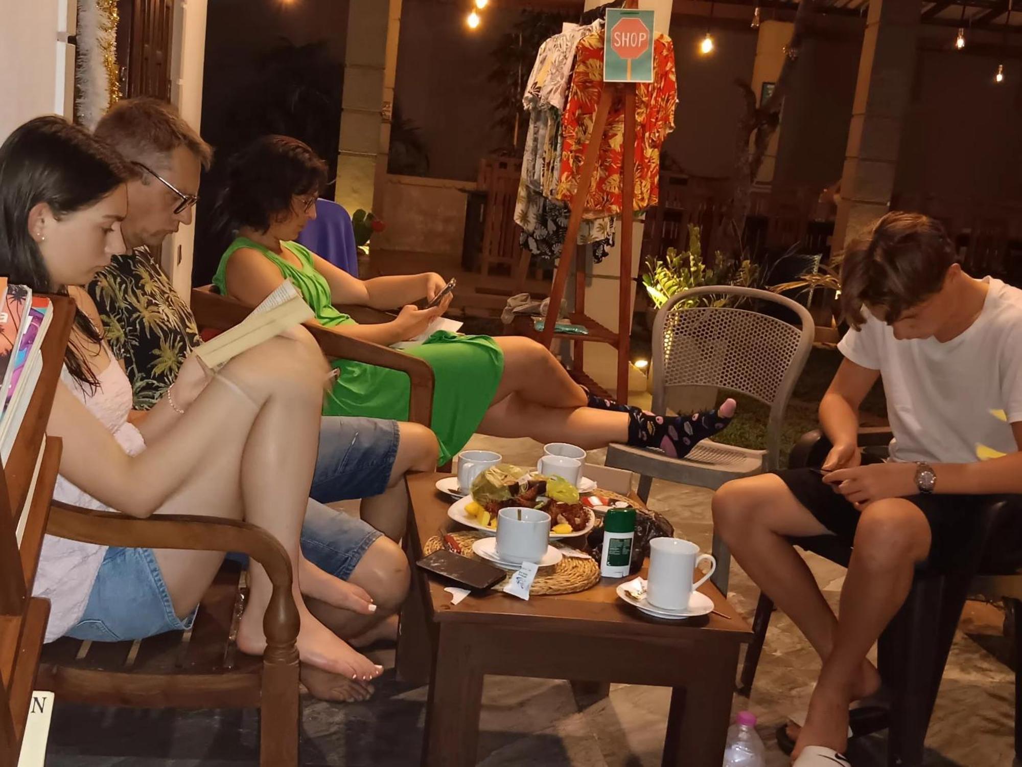 Plantation Surf Inn & Restaurant - Midigama Kelet Kültér fotó
