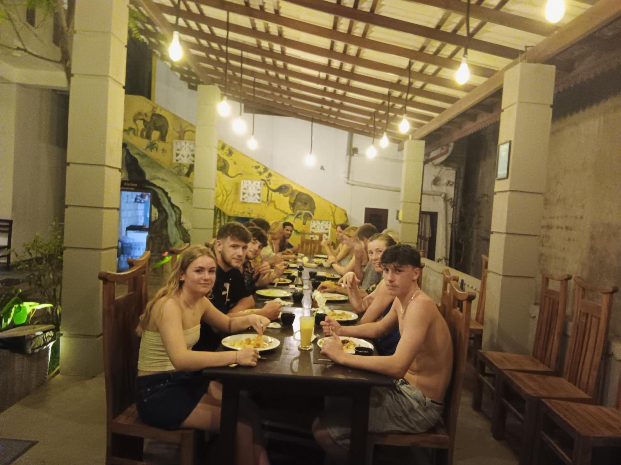 Plantation Surf Inn & Restaurant - Midigama Kelet Kültér fotó