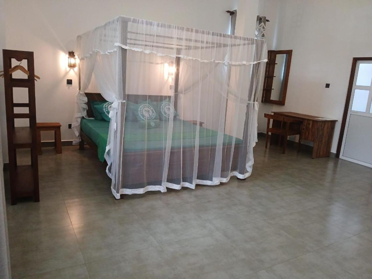 Plantation Surf Inn & Restaurant - Midigama Kelet Kültér fotó