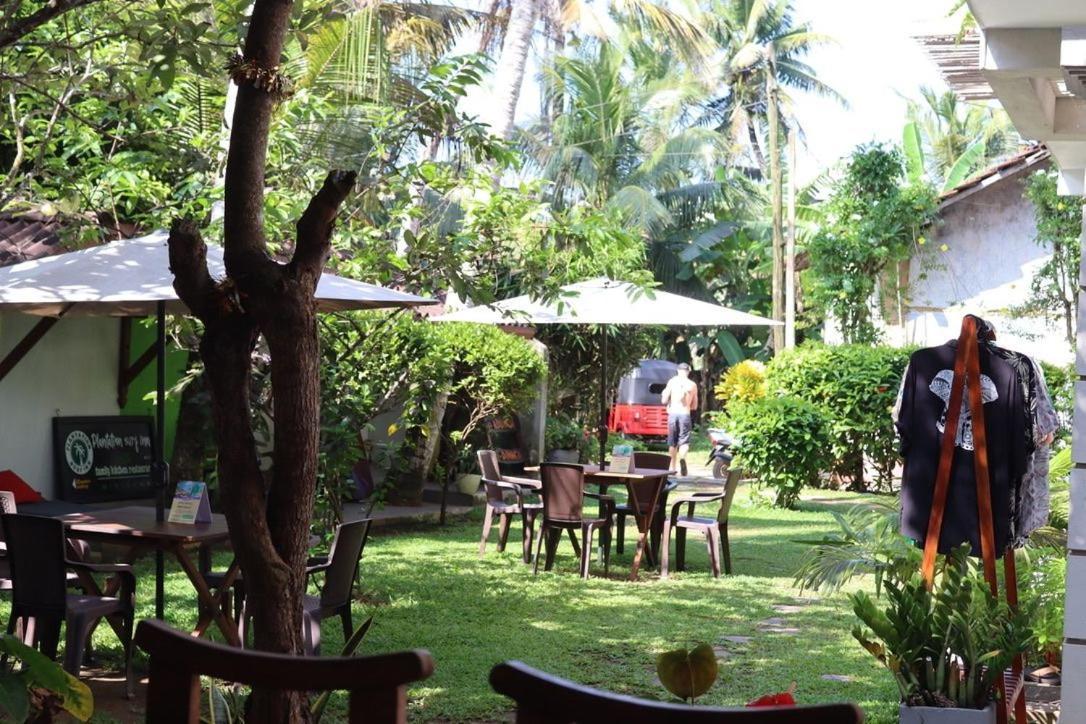 Plantation Surf Inn & Restaurant - Midigama Kelet Kültér fotó